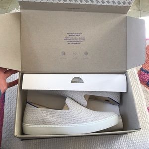NIB New Rothy's The Sneaker in Salt Honeycomb, size 10.5